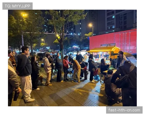 无语，郭昊文赛后拎着大牌包去路边摊吃豆浆，这生活反差有点刺眼